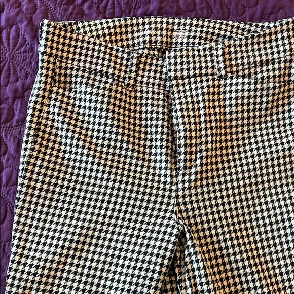 Old Navy Black and White Houndstooth Skinny Jeans - Picture 2 of 3